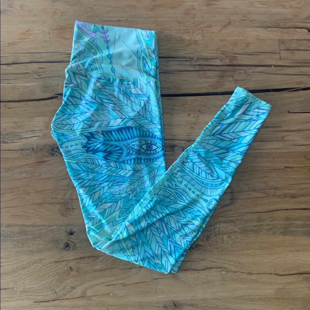 Teeki Hot Pants - size Small